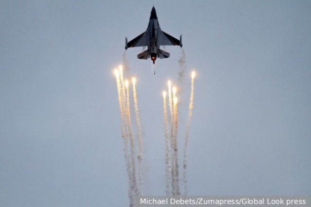По мнению экспертов, F-16 могут только красиво пролететь над Украиной