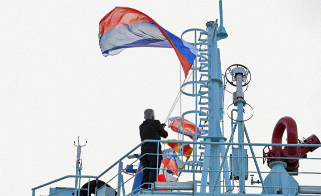 Подъем флага на российском атомном ледоколе "Арктика"