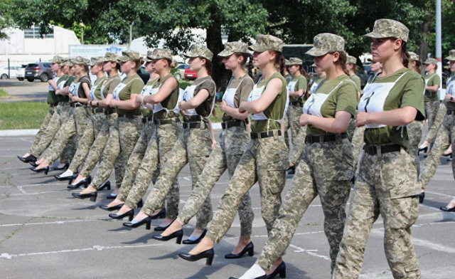 Подготовка военнослужащих к параду 24 августа