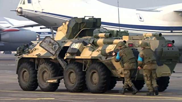 Подразделение российского контингента миротворческих сил ОДКБ (Организация Договора о коллективной безопасности) на аэродроме в Алма-Ате