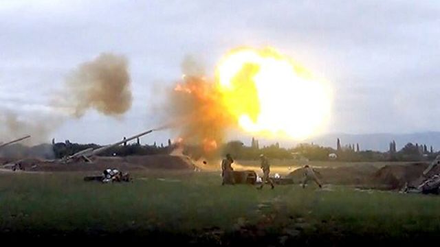 Подразделения азербайджанской армии наносят артиллерийские удары