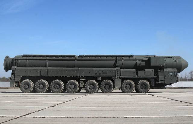 Подвижный грунтовый ракетный комплекс (ПГРК) "Ярс" с межконтинентальной баллистической ракетой РС-24