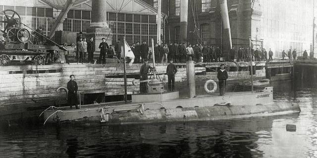 Подводная лодка "Дельфин", 1904 год