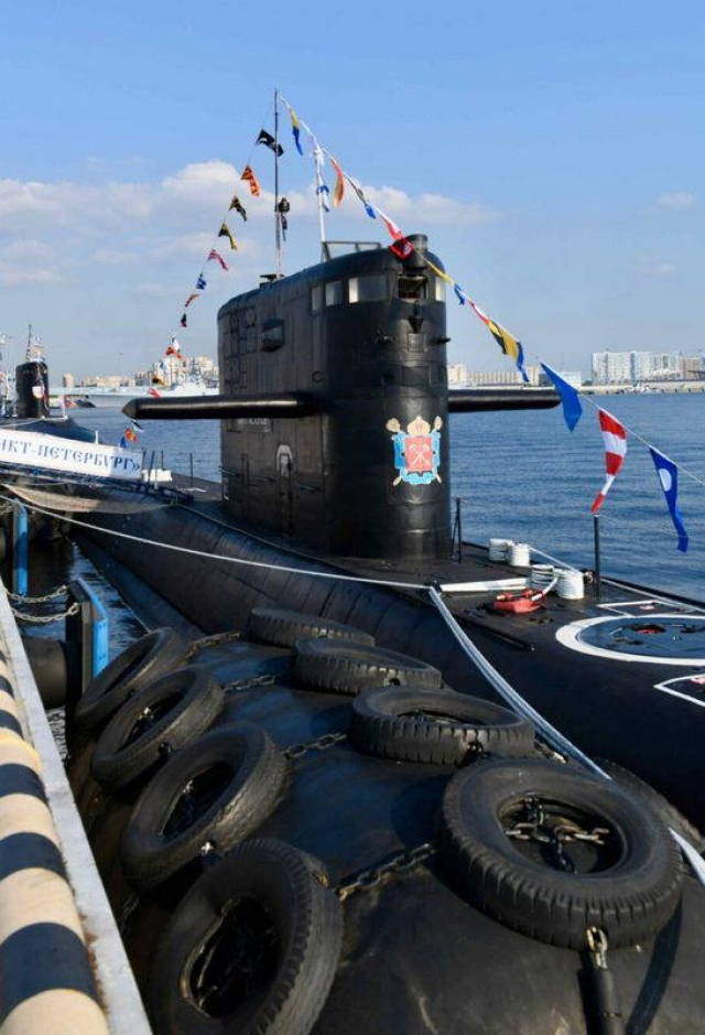 Подводная лодка «Санкт-Петербург» проекта 677 на МВМС 2021