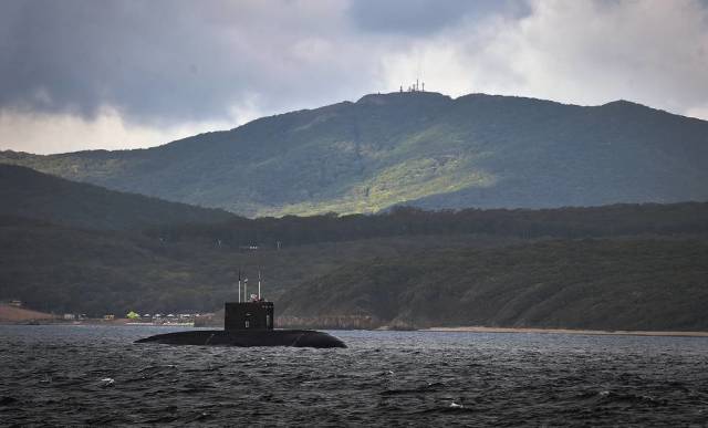 Подводная лодка "Варшавянка" в ходе учений "Морское взаимодействие" в Японском море, 2017 год