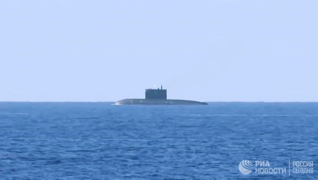 Подводная лодка ВМФ РФ в Средиземном море. Архивное фото