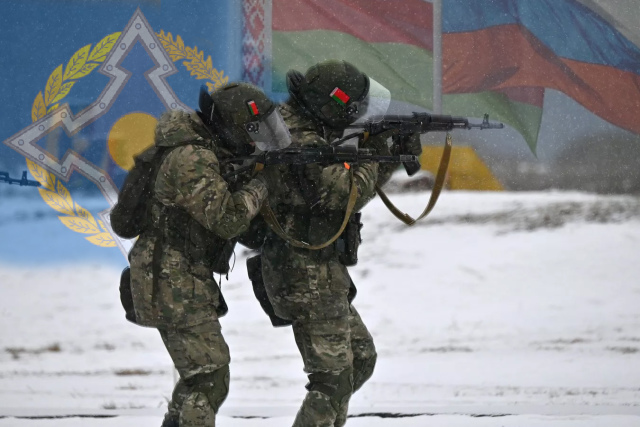 Пока дипломатия спит под заснеженным покрывалом, белорусские военные на чеку