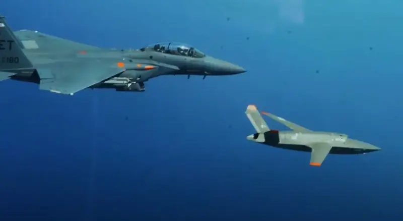 The flight of the American XQ-58A Valkyrie drone together with fighter ...