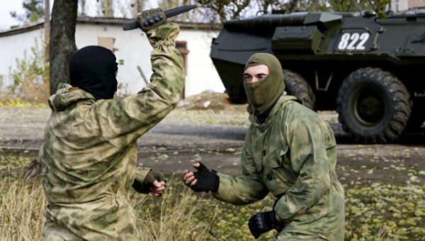 Показательные выступления военнослужащих спецподразделения в Крыму