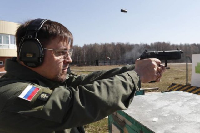 Помимо новых пистолетов, военных также вооружат современной снайперской винтовкой Чукавина.