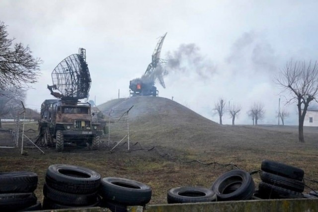 Пораженные российским ударом радиолокационные станции вооруженных сил Украины в районе Мариуполя