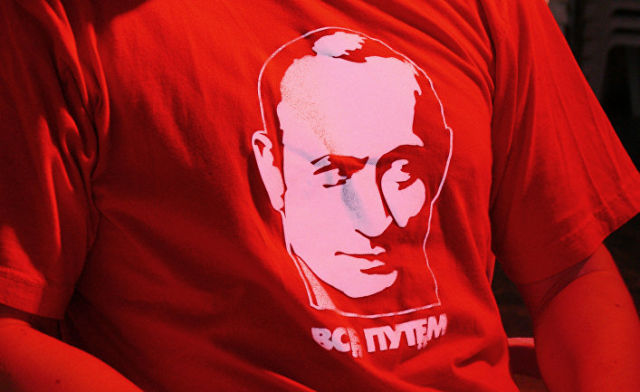 Портрет Владимира Путина на футболке