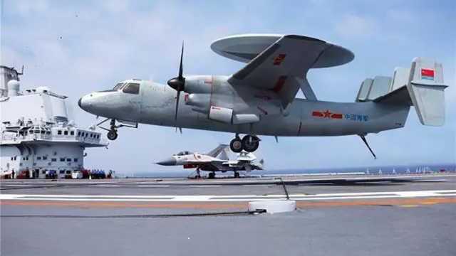 Посадка KJ-600 на палубу авианосца