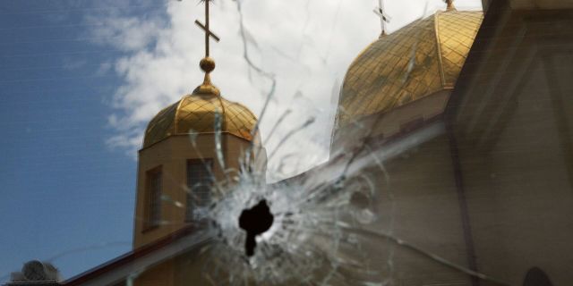 Последствия нападения боевиков на церковь в Грозном