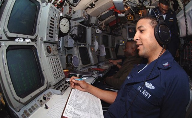 Пост гидроакустика на подводной лодке ВМС США USS Florida