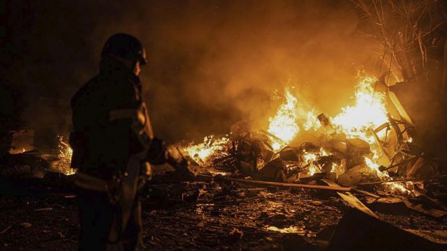 Пожар на месте взрыва в Киеве. Архивное фото