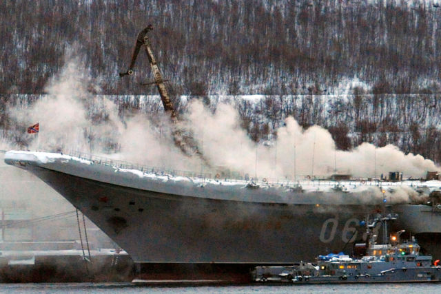Пожар на крейсере "Адмирал Кузнецов" в Мурманске, 2019 год