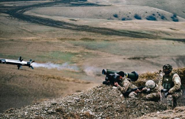 Практический пуск ракеты американского противотанкового ракетного комплекса FGM-148 Javelin расчетом 11-го пехотного батальона 1-й пехотной бригады вооруженных сил Грузии на полигоне Вазиани, 12.12.2020