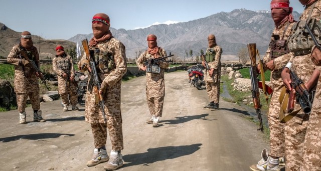 Предположительно, бойцы Красного отряда талибов. Провинция Лагман, 2020 год.