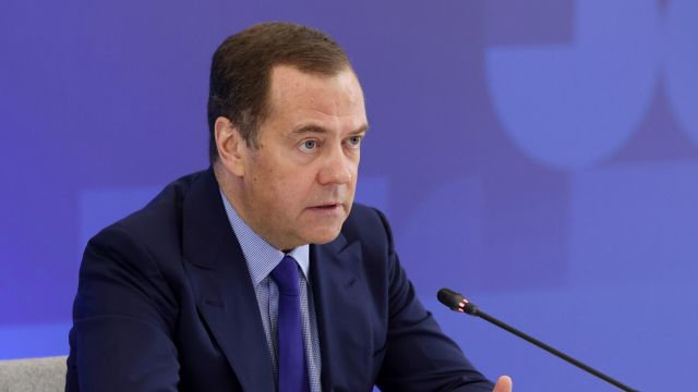 Председатель "Единой России", заместитель председателя Совета безопасности РФ Дмитрий Медведев