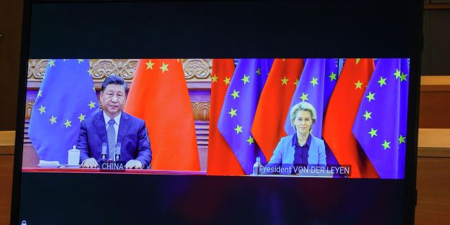 Председатель КНР Си Цзиньпин и председатель Европейской комиссии Урсула фон дер Ляйен