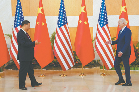 Председатель КНР Си Цзиньпин и президент США Джозеф Байден встречались 68 раз, но к общей точке зрения так и не пришли. Фото Reuters