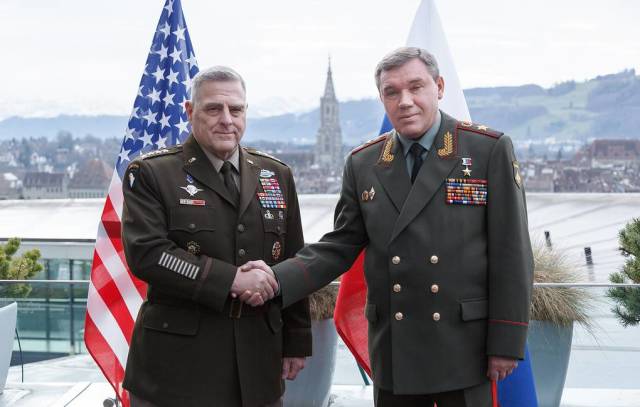 Председатель Комитета начальников штабов Вооруженных сил США Марк Милли и начальник Генштаба ВС РФ Валерий Герасимов