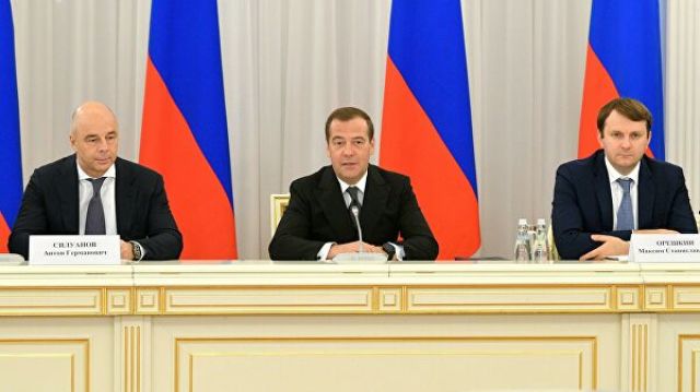 Председатель правительства РФ Дмитрий Медведев проводит заседание Консультативного совета по иностранным инвестициям в Российской Федерации