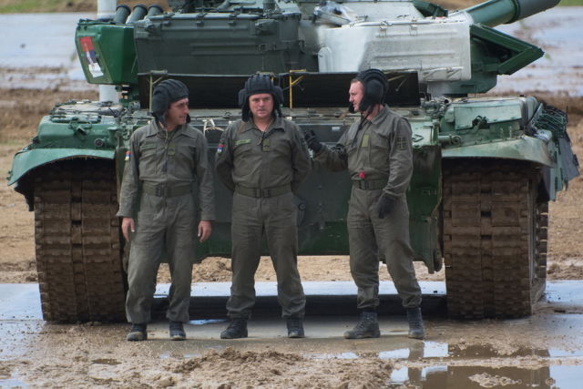 Представление экипажа команды Сербии и танк Т-72Б3