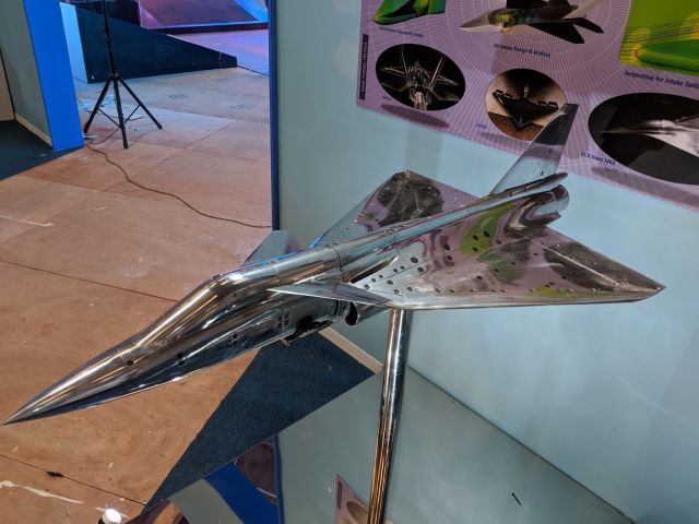 Представленная в экспозиции выставки Aero India 2019 модель индийского перспективного легкого истребителя HAL Tejas Mk 2 - дальнейшего развития многострадального Tejas. Самолет окончательно превращается в клон шведского Saab JAS-39 Gripen (и двигатель име