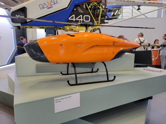 Представленный АО "НПП "Радар-ммс" в экспозиции Международного военно-морского салона МВМС-2023 беспилотный вертолет БВС ВТ-45 (взлетный вес 45 кг, вес полезной нагрузки 10 кг), оснащенный малогабаритной РЛС "Квазар". Кронштадт, июнь 2023 года