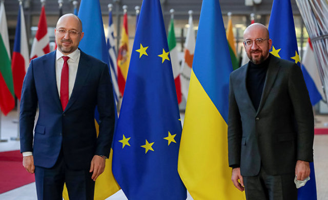 Премьер-министр Украины Денис Шмыгаль и президент Европейского Совета Шарль Мишель в Брюсселе, Бельгия