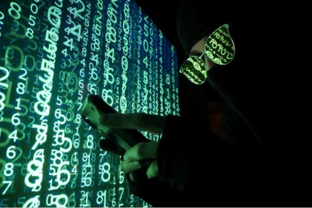 Преступники шифруют свои сообщения. А для шифрования и дешифровки у них есть спецустройства.