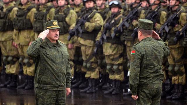 Президент Белоруссии Александр Лукашенко во время совместных стратегических учений вооруженных сил Республики Белоруссии и Российской Федерации «Запад-2017»