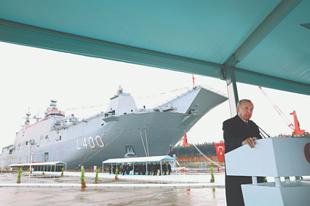 Президент Эрдоган на церемонии передачи нового флагмана турецкому флоту. Фото с сайта www.tccb.gov.tr