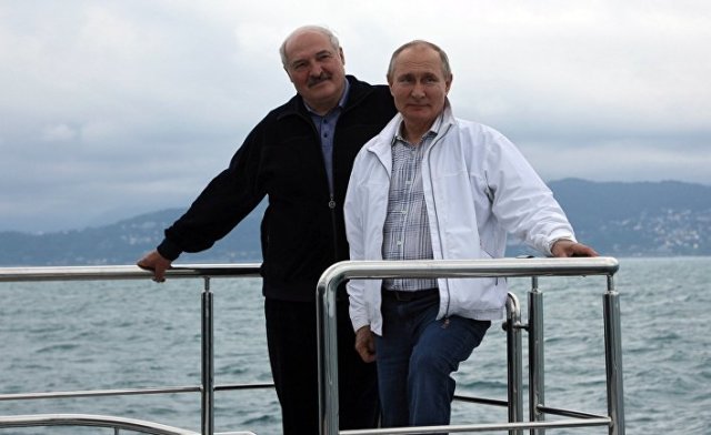 Президент РФ В. Путин и президент Белоруссии А. Лукашенко совершили морскую прогулку