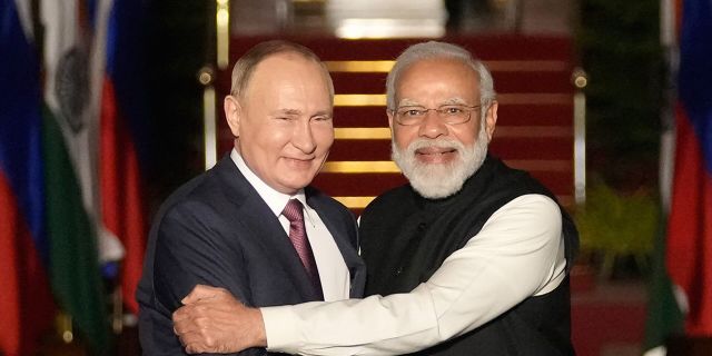 Президент РФ Владимир Путин и премьер-министр Республики Индии Нарендра Моди