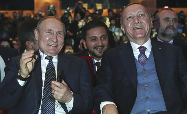 Президент РФ Владимир Путин и президент Турции Реджеп Тайип Эрдоган на церемонии официального открытия газопровода "Турецкий поток" в Стамбуле