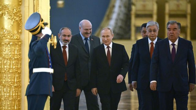 Президент РФ Владимир Путин на встрече лидеров государств - членов ОДКБ