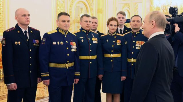 Президент РФ Владимир Путин на встрече с выпускниками высших военных учебных заведений