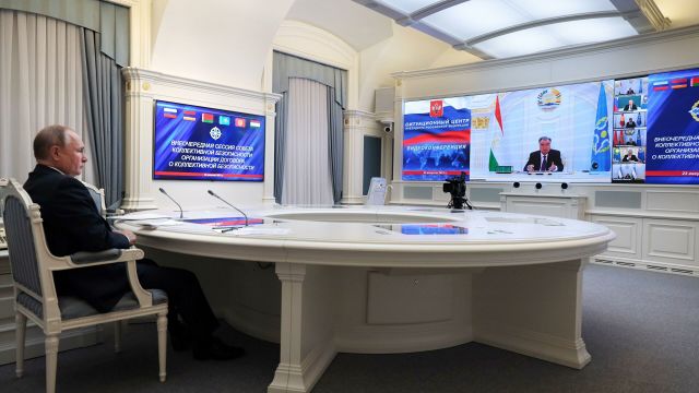 Президент РФ Владимир Путин принимает участие во внеочередной сессии Совета коллективной безопасности ОДКБ