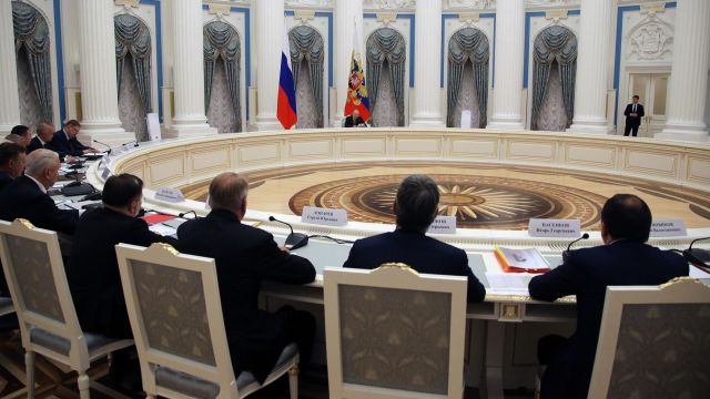 Президент РФ Владимир Путин проводит совещание с руководителями предприятий ОПК России