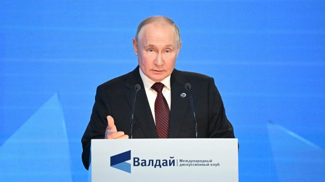 Президент РФ Владимир Путин выступает на пленарной сессии XX Ежегодного заседания Международного дискуссионного клуба "Валдай"