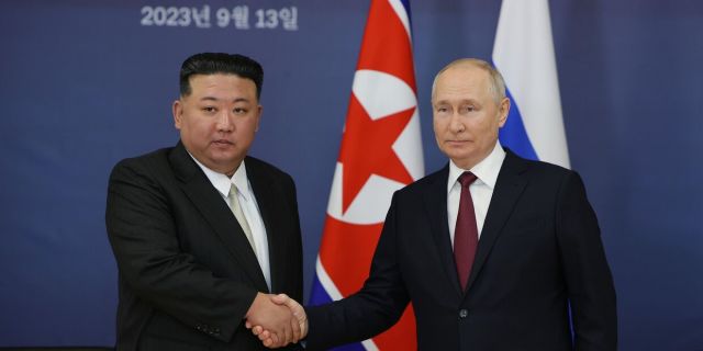 Президент РФ В. Путин посетил космодром Восточный и встретился с лидером КНДР Ким Чен Ыном