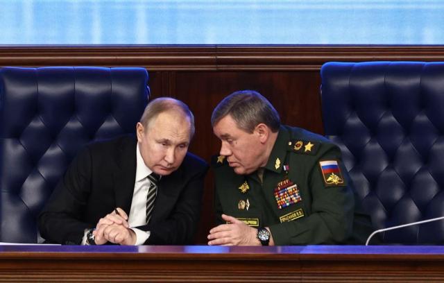 Президент России Владимир Путин и начальник Генерального штаба ВС РФ Валерий Герасимов