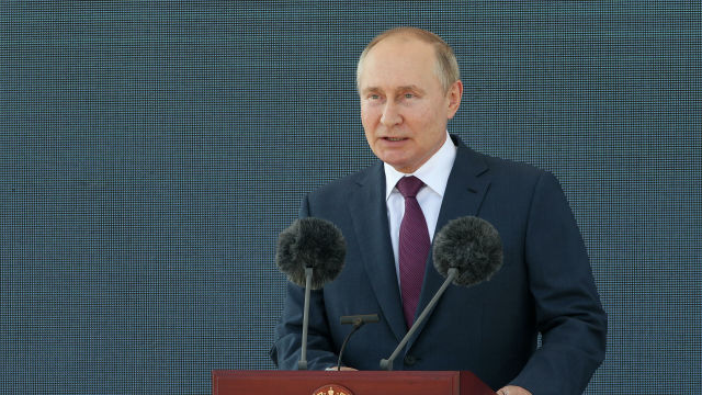 Президент России Владимир Путин выступает на открытии Международного авиационно-космического салона МАКС-2021