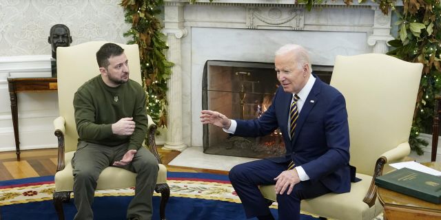 Президент США Джо Байден и президент Украины Владимир Зеленский во время встречи в Белом доме в Вашингтоне. 21 декабря 2022 года