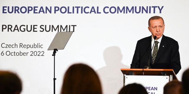 Президент Турции Реджеп Тайип Эрдоган во время выступления на саммите Европейского политического сообщества (ЕПС) в Праге