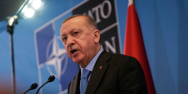 Президент Турции Реждеп Тайип Эрдоган в ходе пресс-конференции после саммита НАТО