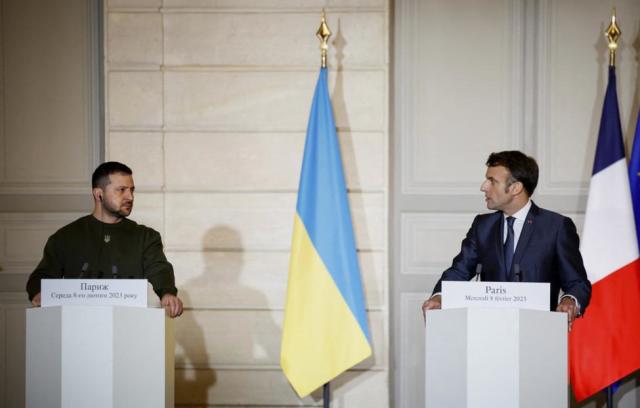 Президент Украины Владимир Зеленский и президент Франции Эммануэль Макрон в Елисейском дворце, 8 февраля 2023 года